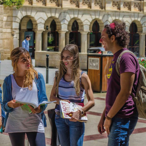 Explorar el poder transformador de estudiar en el extranjero: Desbloqueando oportunidades globales